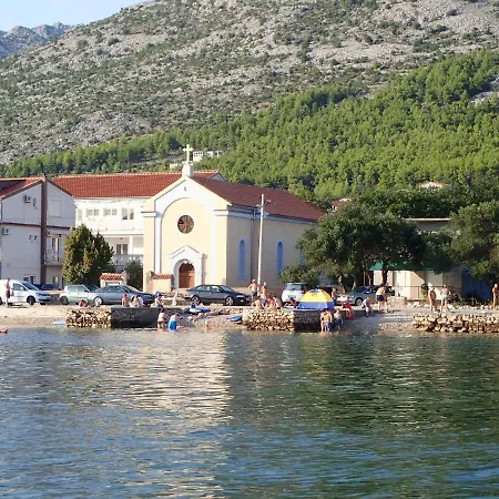 In Starigrad-paklenica 41710